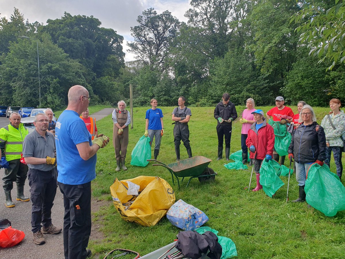 Lovely morning for a clean-up of the river Taff at Radyr weir 🌍👌☀️

#CleanUp #SaturdayMorning #Tidy #volunteers #carucymru