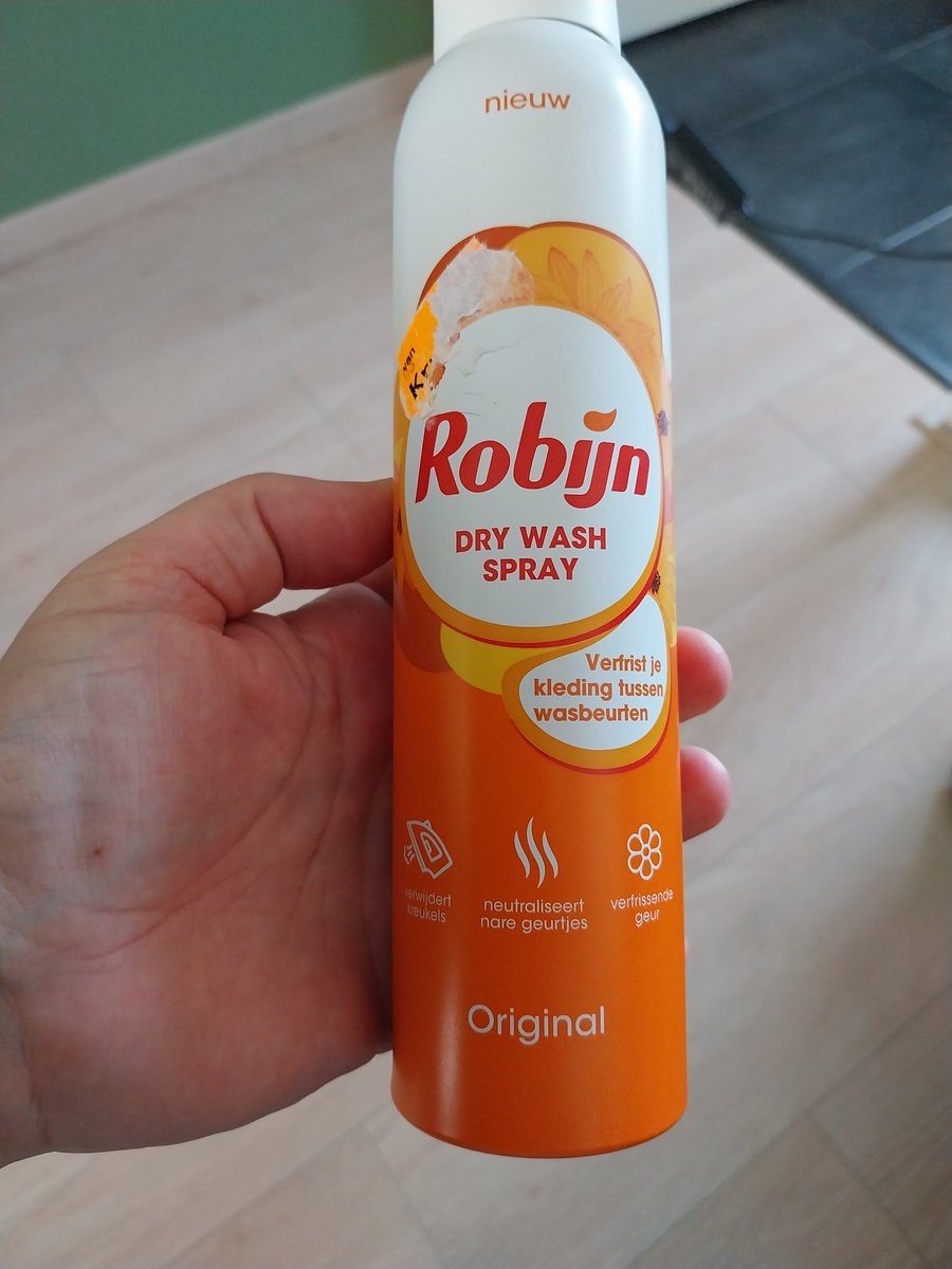 wen78yan's tweet photo. Dochter (10) wil deze in zwemtas meenemen ik zeg waarom? Ja mam dan droogt mijn bikini sneller na het zwemmen. #robijn #drywashspray https://t.co/RYBYNixdl1