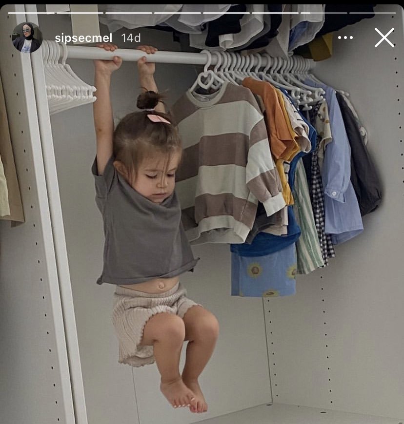 Arkadaşlarım; evlilik, çocuk, nişan vs

O sırada ben;