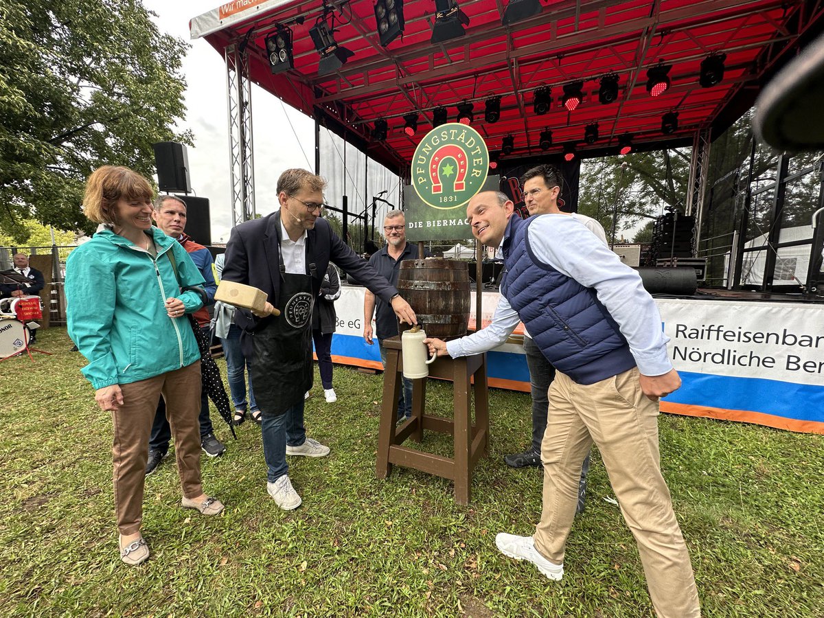 torleveringhaus's tweet photo. „1250 Jahre #Alsbach - alle feiern mit.“ Unter diesem Motto startete gestern das Festwochenende auf der Erpelanlage. Morgen bin ich nochmals zum Grenzgang vor Ort - ich hoffe für alle, dass das Wetter noch etwas besser mitspielt. #LaDaDi https://t.co/FRPjl9MW7J