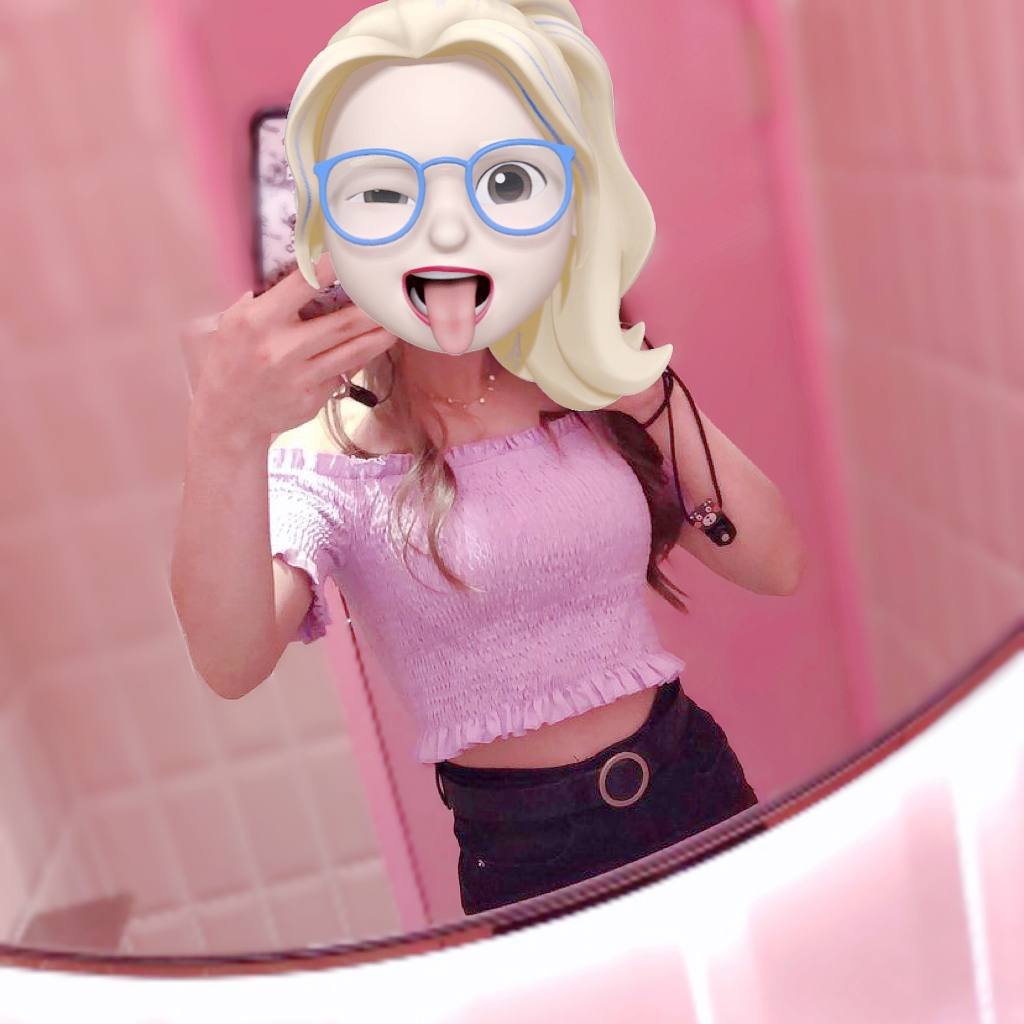 leogirl_0820's tweet photo. 中午朋友請我吃飯準備要付錢的時候
我看到他拿錢拿很慢我就說：
要不然我来吧！
那怎麼好意思呢！
於是我把手伸進了他的口袋!
挖呀挖呀挖 發現他根本沒有帶錢啊
心裡一萬隻草泥馬跑過🙄🙄🙄
#教師日常 #我們可以聊聊☺☺☺ https://t.co/emCkI9wSB9
