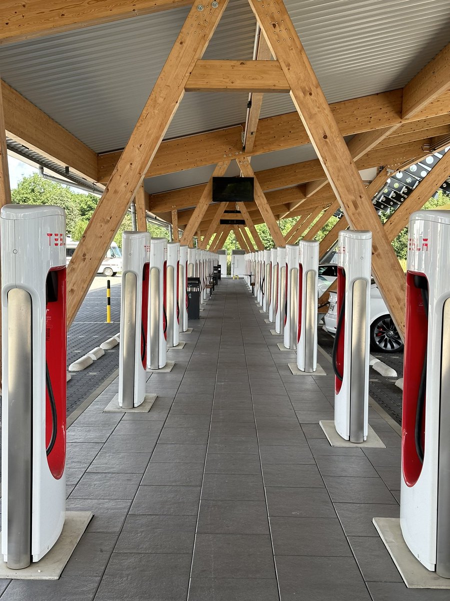Julian ๐ง ๐๐ (@julianzit) on Twitter photo Mit <a href="/hcstiZ/">Maximilian</a> bei Seed & Greet in Hilden auf dem Weg in den Urlaub ๐ #SuperCharger #Tesla Mit <a href="/hcstiZ/">Maximilian</a> bei Seed & Greet in Hilden auf dem Weg in den Urlaub ๐ #SuperCharger #Tesla