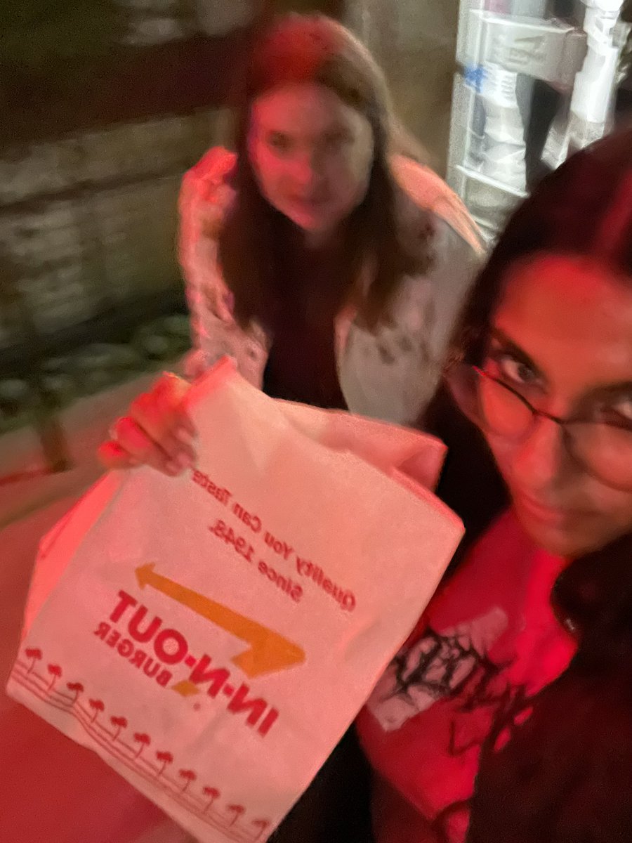rainberrytv's tweet photo. help. I’m still at the restaurant https://t.co/9cb0qEtV2T