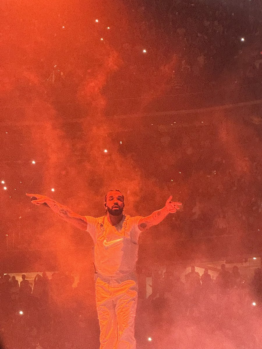 gos_madden's tweet photo. Drake w @Prodigyyy__ https://t.co/DdpmPbpPAg