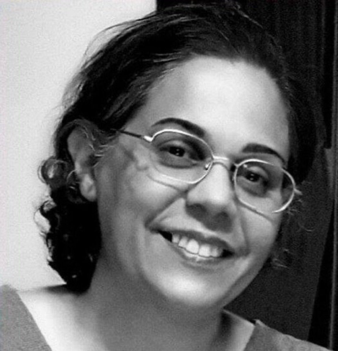 #Iran:
Dit is de arbeiders- en vakbondsactivist #ReihanehAnsarinejad.
Ze werd door doodsrechter Salavati veroordeeld tot 4 jaar gevangenisstraf &amp; een verbod om het land te verlaten.
Haar misdaad: vechten voor arbeidersrechten.
Wees svp haar stem. #WomanLifeFreedom #IranRevoIution