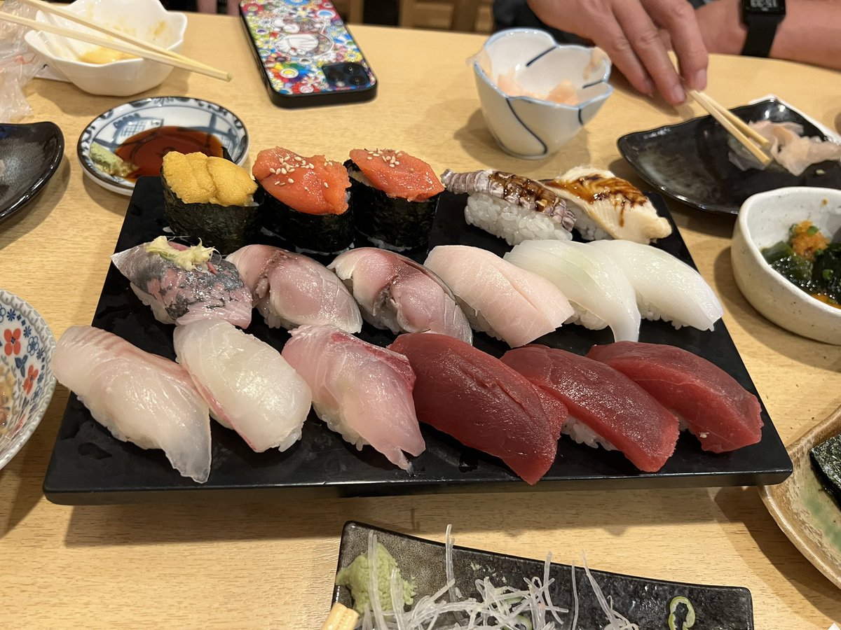 asshida's tweet photo. そして4軒目はこちら💁‍♂️

寿司幸@台東区上野

ねぎとろ
塩辛
あん肝
まぐろ
たい
かんぱち
いか
かじき
さば
穴子
車子
たらこ
うに
いくら
ねぎとろ巻
焼酎炭酸割り

この辺あたりから記憶が‼️笑
でも全部すげぇ美味かった😍最高🙌

ご���走様でした🙏 https://t.co/1t4yErsKRc