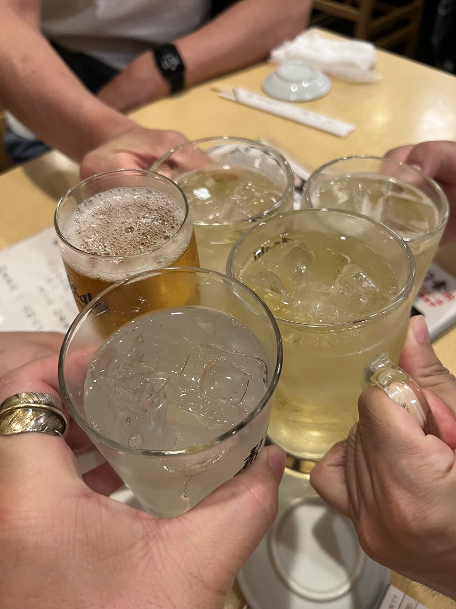 asshida's tweet photo. そして4軒目はこちら💁‍♂️

寿司幸@台東区上野

ねぎとろ
塩辛
あん肝
まぐろ
たい
かんぱち
いか
かじき
さば
穴子
車子
たらこ
うに
いくら
ねぎとろ巻
焼酎炭酸割り

この辺あたりから記憶が‼️笑
でも全部すげぇ美味かった😍最高🙌

ご���走様でした🙏 https://t.co/1t4yErsKRc
