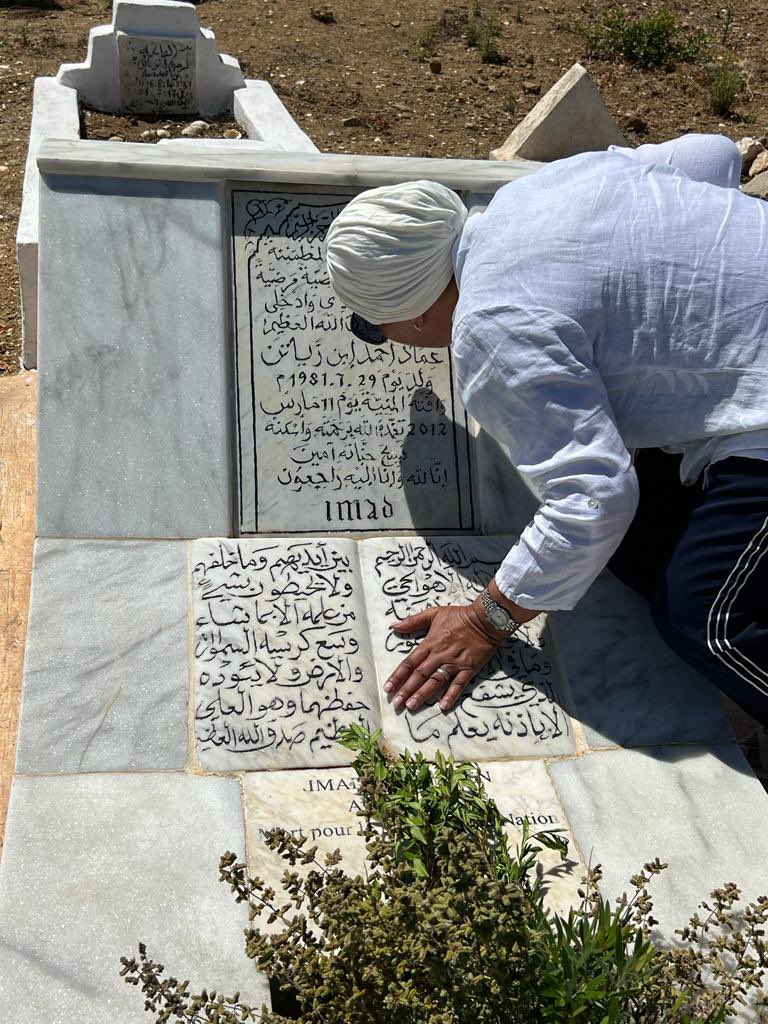Aujourd’hui est l’anniversaire d'Imad. C'est un jour difficile. Comme chaque année je me recueille sur sa tombe. Il me manque tellement. Rien ne le remplacera. Mais je sais qu'il est là dans mes actions auprès de la Jeunesse. Je reste debout, pour lui, grâce à lui. Je t'aime mon