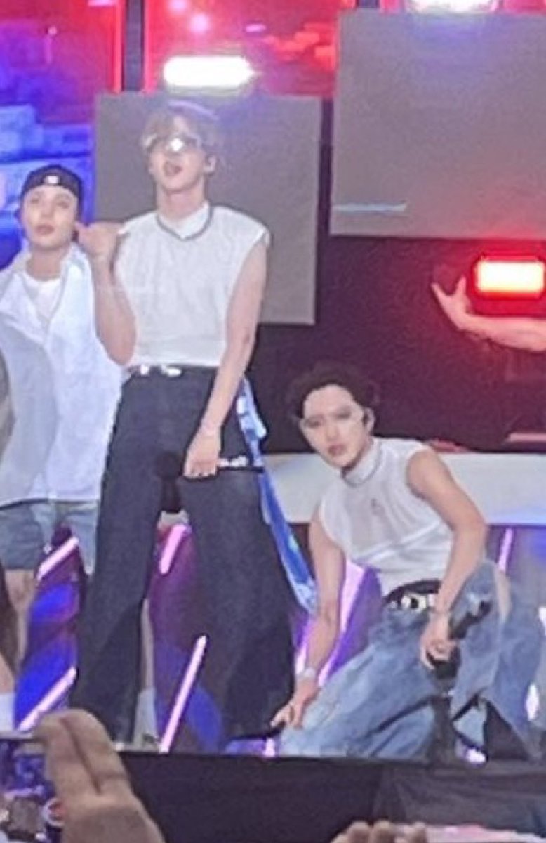 sankaissed's tweet photo. YUNHO AND SEONGHWA ARE DRENCHED #ATEEZ_WATERBOMB https://t.co/0LvdHDSVrP