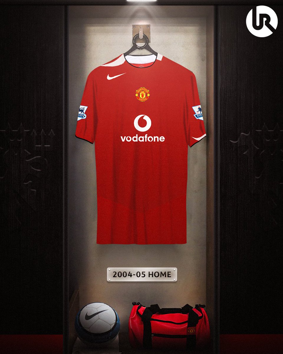 utdreport's tweet photo. Who's the first player that comes to mind when you see the 2004/05 home shirt? https://t.co/PPAaB37oms