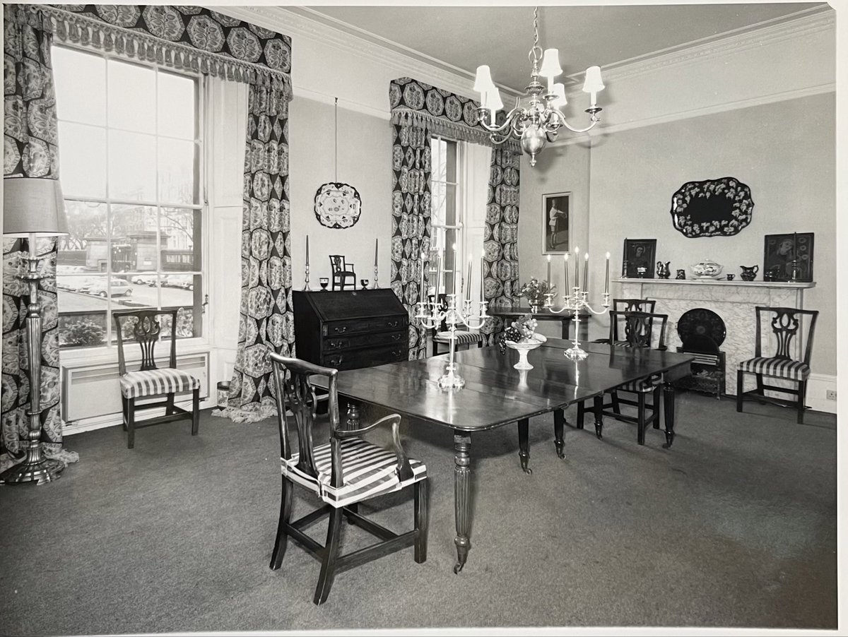 Frannabel2010's tweet photo. #EYASpace The @britishmuseum use of spaces has constantly changed over the years. Here’s the Director’s residence in the West Wing in the 1970s. It’s now used for offices and meeting rooms as the Director no longer ‘lives in’. #BritishMuseum #ExploreYourArchive #archives https://t.co/ZZugWikbim