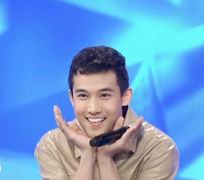 Sparkle_GMA's tweet photo. Ang gwapo!!!! 🤭😍

Here’s a closer look of Kapuso Ultimate Actor Ken Chan during his guesting earlier today on #ItsShowtime.

#KenChan https://t.co/iYFFq1Q8cJ