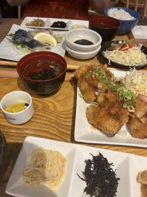 ひこべぇさんと遊んできました美味しいものを食べて、しろたん充して、オルくん描かせてもらって最高ッになりました