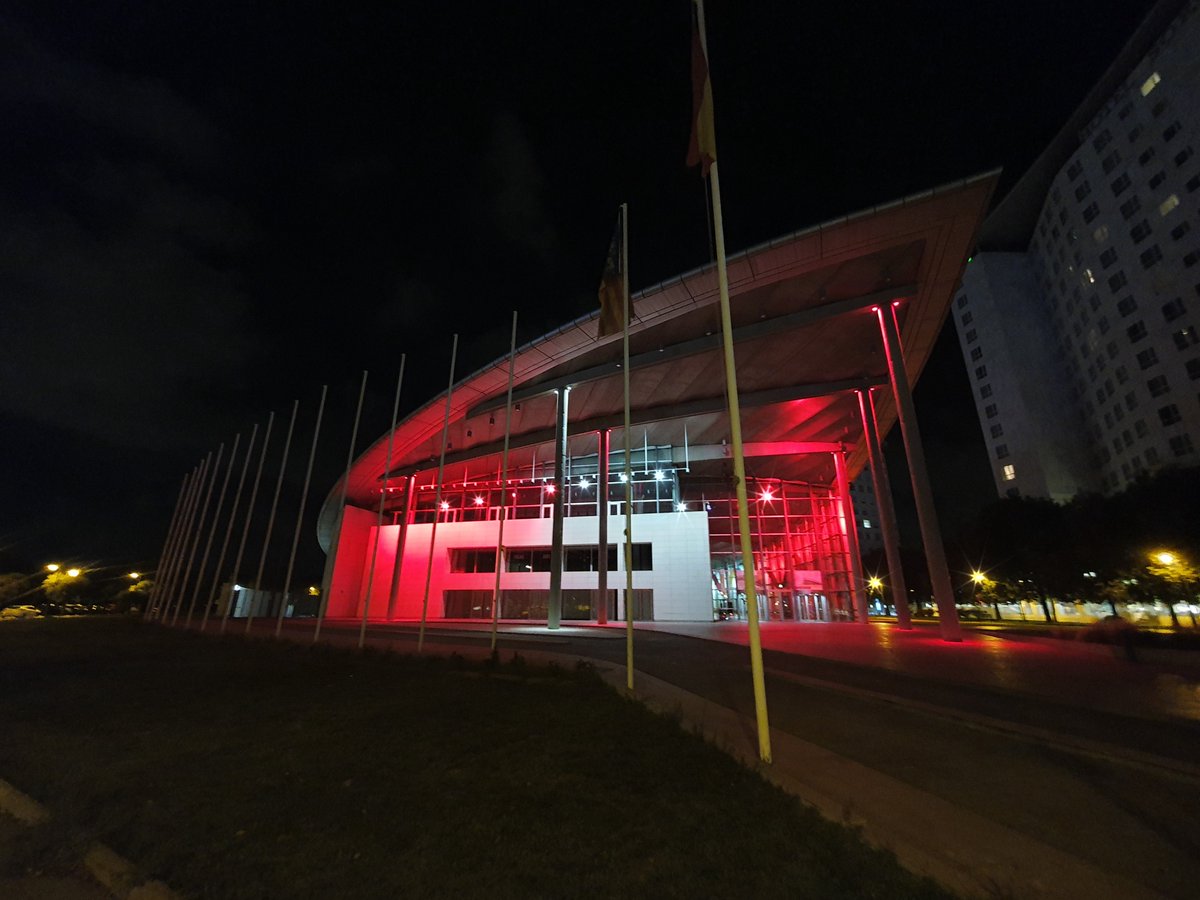 Consul_Valencia's tweet photo. 🇵🇪 #PeruanosEnElExterior 🇵🇪

¡El Palacio de Congresos de Valencia se iluminó la noche del 28 de julio por el 202 Aniversario Patrio de nuestro país! 🇵🇪👏
 
#MesPatrio https://t.co/lSbzhY5YLv