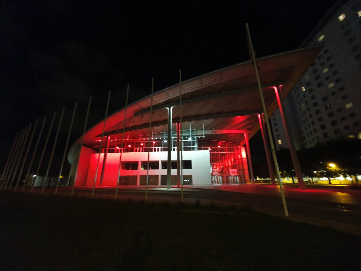 Consul_Valencia's tweet photo. 🇵🇪 #PeruanosEnElExterior 🇵🇪

¡El Palacio de Congresos de Valencia se iluminó la noche del 28 de julio por el 202 Aniversario Patrio de nuestro país! 🇵🇪👏
 
#MesPatrio https://t.co/lSbzhY5YLv