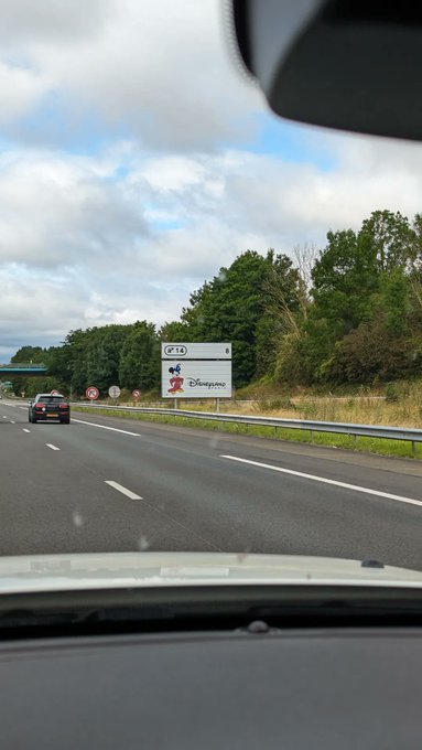 En route pour...  #disneylandparis https://t.co/ViCIHyoem3<a href="/tag/disneylandparis"class="tags">#disneylandparis</a>