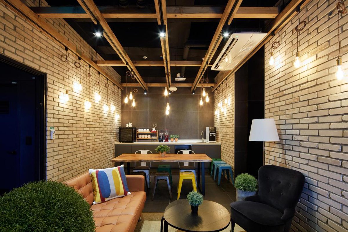 nonnaidii's tweet photo. 📍 Hostel CLEO Seoul Hongdae โรงแรมสุดเก๋ใกล้สถานีรถไฟฮงอิค exit 3 เดินไปช้อปปิ้งฮงแดได้สบายๆ ห้องสะอาด มีอาหารเช้าให้ด้วย พนักงานพูดอังกฤษได้ ห้องเตียงใหญ่พร้อมห้องน้ำส่วนตัว ตกคนละ 985 เอง! (ห้อง 2 คน)

ลิ้งค์จองใน agoda >> https://t.co/IrSwgjSkaA

#รีวิวเกาหลี #ที่พักเกาหลี https://t.co/64ozT3WmYX