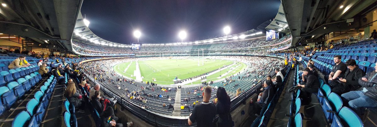 chappy2611's tweet photo. Not many confident-looking Aussies here tonight @NewshubSport https://t.co/H3zebTyGaQ
