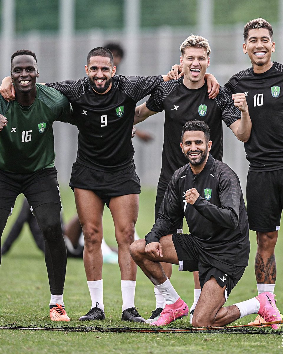 Tom_Hndz's tweet photo. When you order one Mahrez and get the second one free 😂😂😂
#SaudiProLeague #AlNassr #AlHilal
#AlAhli #AlIttihad

https://t.co/wtjH30cn0U