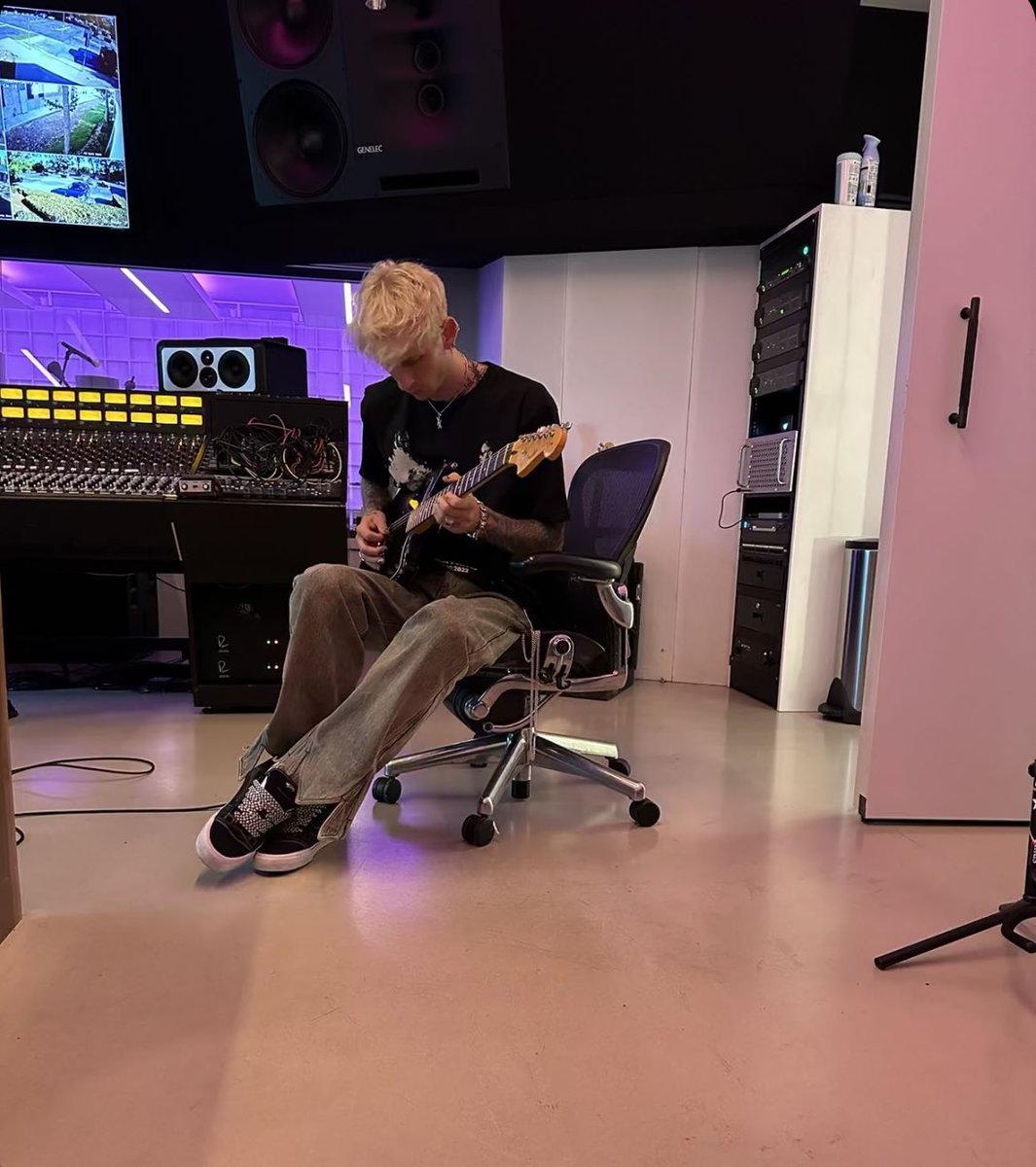 MGK ITALIA 🇮🇹 tweet media