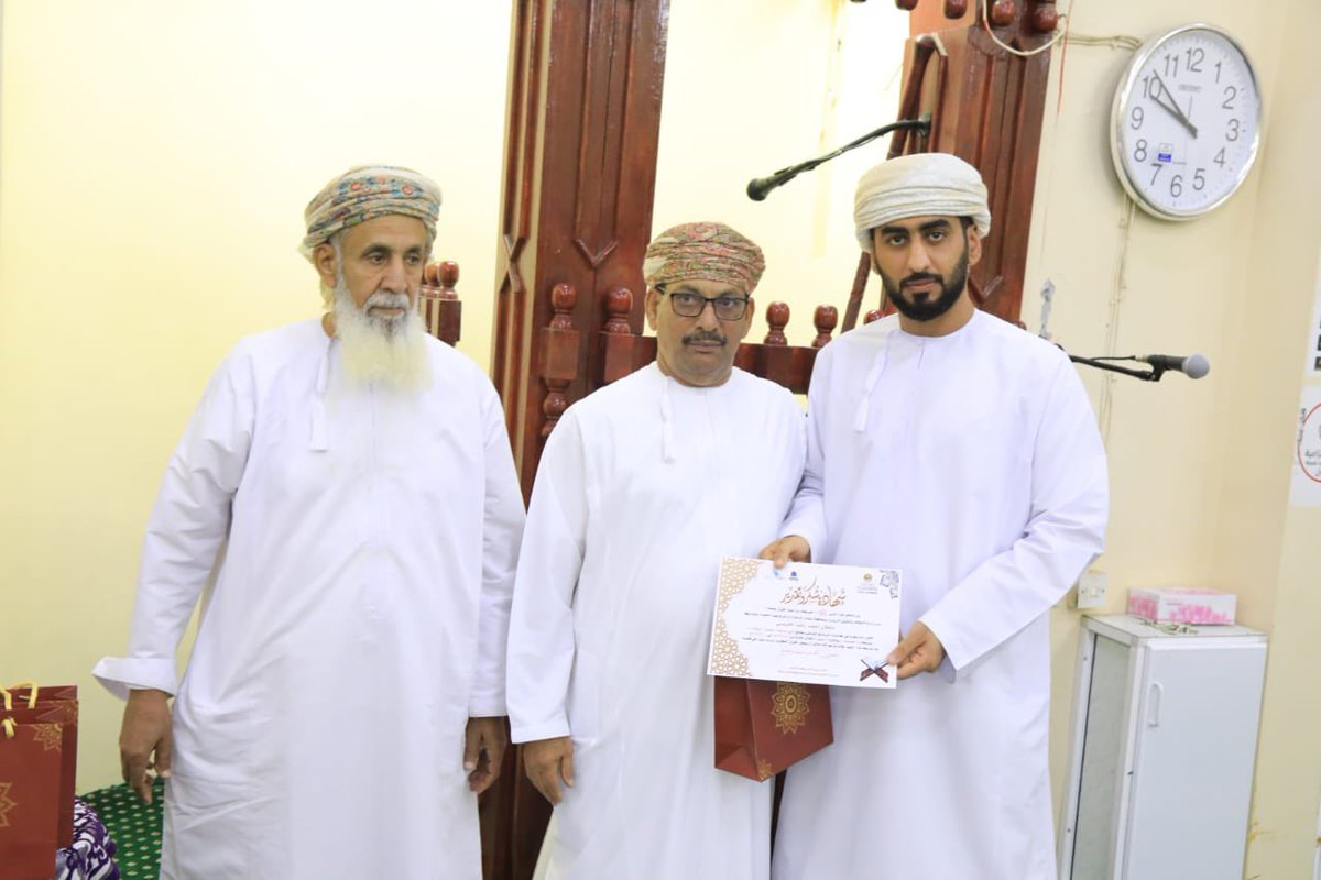 madenavoice's tweet photo. نظَّمت مساء أمس إدارة الأوقاف والشؤون الدينية بمحافظة شمال الباطنة؛ حفل ختام المركز الصيفي #صيفنا_والقرآن في جامع الإمام أبي حنيفة النعمان بمنطقة مخيليف بولاية صحم، تحت رعاية الفاضل/ يوسف بن إبراهيم الزدجالي؛ وبحضور الفاضل/ محمد بن خميس البادي -رئيس قسم الشؤون الإسلامية بإدارة الأوقاف والشؤون الدينية بمحافظة شمال الباطنة-، وعدد من أهالي المنطقة والمناطق المجاورة، وتضمن الحفل على الكلمة الافتتاحية وتلاوة القرآن الكريم ومحاضرة دينية، كما تفضل راعي الحفل بتكريم الطلبة المشاركين بمختلف الأعمار والداعمين للمركز الصيفي.

#شاهد_الصور 
https://t.co/tWw2Jhok0h

#تغطية 
#صوت_صحم_للإعلام