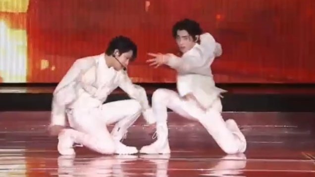 sunsungallery's tweet photo. Sunsun duo dance break in blockbuster 😳😳 https://t.co/3eN3dtPwiN