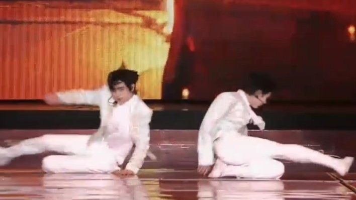 sunsungallery's tweet photo. Sunsun duo dance break in blockbuster 😳😳 https://t.co/3eN3dtPwiN