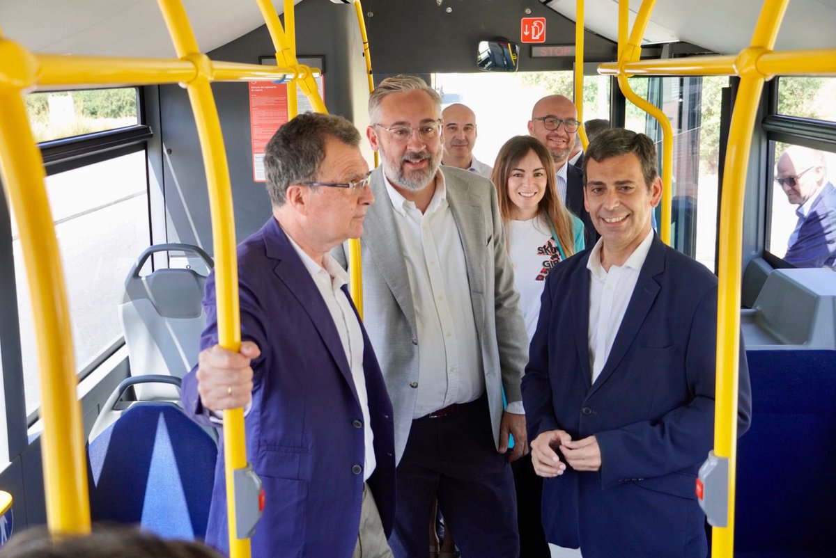 Rebepl's tweet photo. Era cuestión de voluntad poder coordinar el servicio de transporte para mejorar la conectividad y frecuencias entre municipios. 

Gana la política útil, aquella que pone al ciudadano en el centro de sus decisiones. 

Gracias @JRDiezdeR @Ballesta_Murcia @Victor_MarMu https://t.co/4RDdkV0WxF