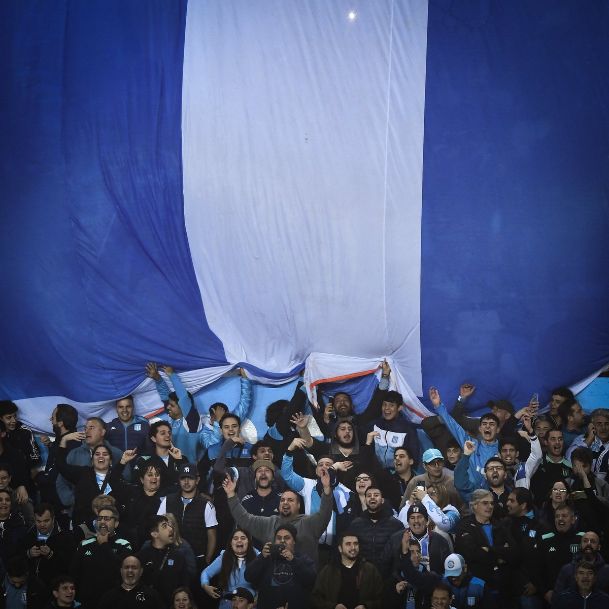 ¡Exclusivo para socios y socias! 💙

Este lunes, desde las 12, comienza la venta exclusiva para socios y socias de bono social y entradas para el partido del jueves 10/8, por la vuelta de octavos de final de Copa Conmebol Libertadores, únicamente desde pass.racingclub.com.ar  📲
