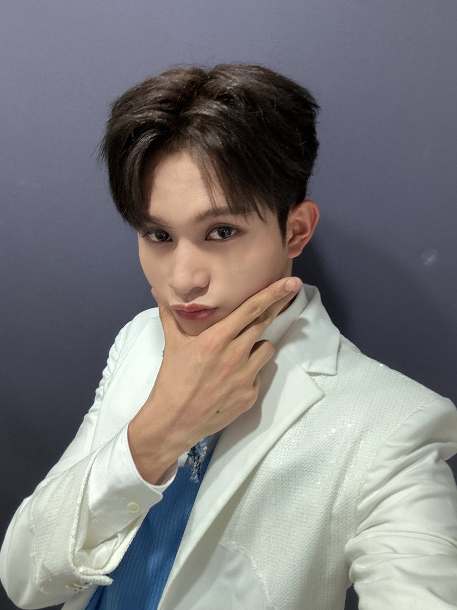 HORI7ON_twt's tweet photo. [🦊] I liked today’s set so much! Thank you Anchors for coming today. Your chants are so cute!

#HORI7ON #호라이즌 #WINSTON #윈스턴 https://t.co/5yzIkY69Xv