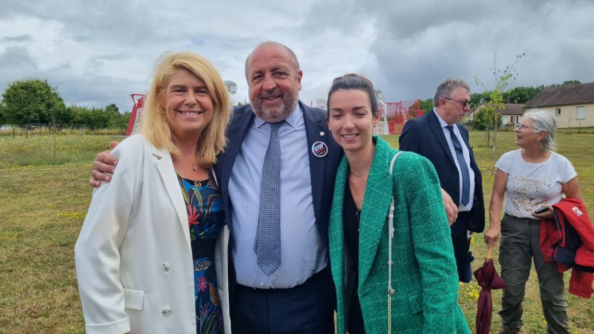 Nous poursuivons avec fierté, la lutte contre toutes les formes de discriminations dans notre pays, dans les villes comme dans les campagnes 🏳️‍🌈🇫🇷

Avec <a href="/BCouillard33/">Bérangère Couillard</a> aux cotés de <a href="/cyrilcibert/">Cyril Cibert</a> à Chenevelles pour une édition incroyablement réussie des <a href="/FiertesRurales/">Fiertés Rurales</a> ! 🌱