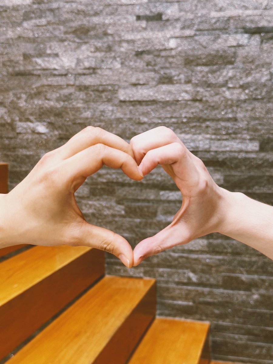 DomundiTV's tweet photo. LIVE WITH DMD GEN3 (DAY1 ROUND 2)  

มือใครกันน้าาา🫶🏻แขกรับเชิญรุ่นพี่ ถ้าอยากรู้ว่าใคร อย่าลืมติดตามกันนะคะ🧐🥰

#ส่องเด็กใหม่ดมดgen3 https://t.co/Wjg0jkm1op