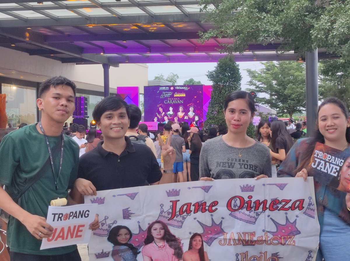 JANEsterszILO's tweet photo. Waiting for Jane Oineza ;)
TEAM JANE UNITED ILOILO
#PiraPirasongParaiso🧩 and #NagAapoyNaDamdamin❤️🔥 Back2Back Caravan here at Vista Mall Iloilo .🔥
#Back2BackCaravan
#JRBCreativeProd
#JaneOineza
#JaneOinezaILO https://t.co/JHDNkJYuS9