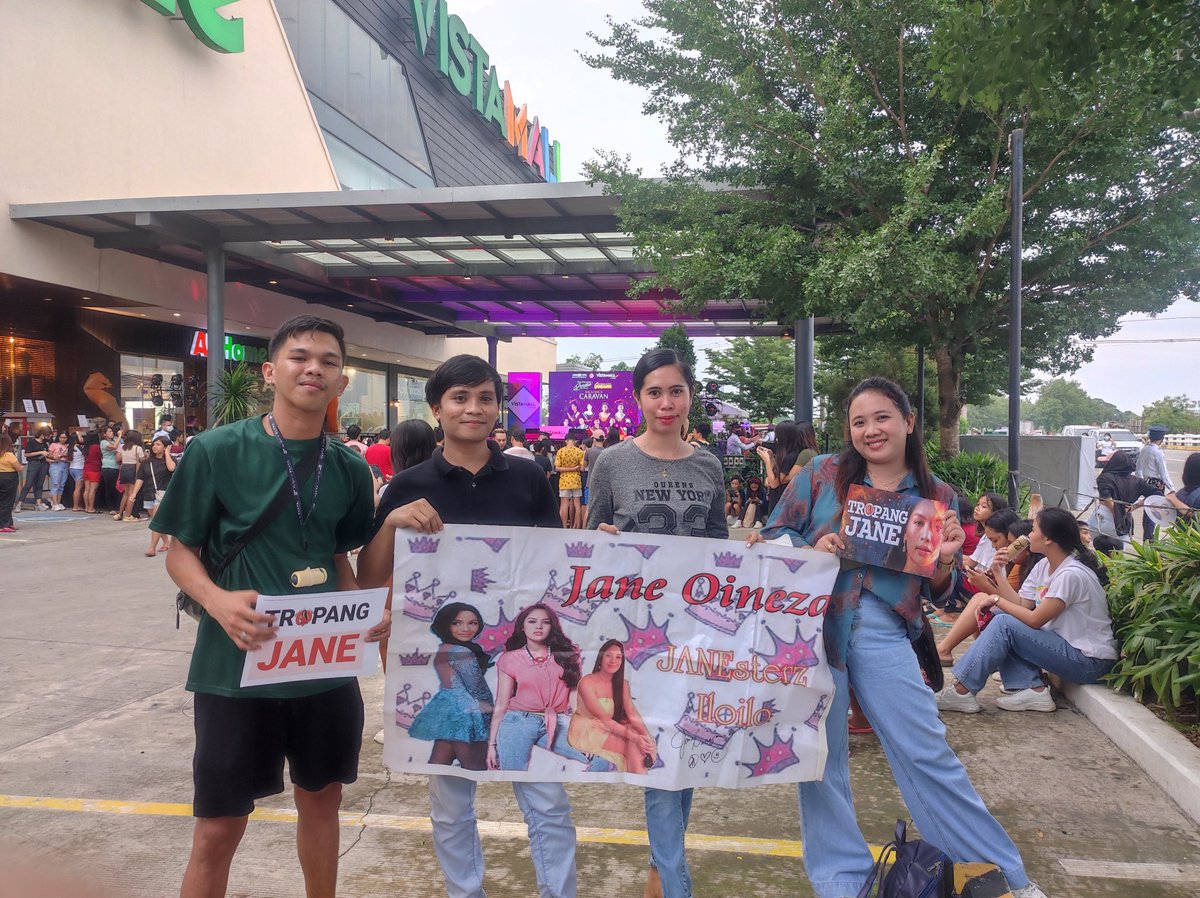 JANEsterszILO's tweet photo. Waiting for Jane Oineza ;)
TEAM JANE UNITED ILOILO
#PiraPirasongParaiso🧩 and #NagAapoyNaDamdamin❤️🔥 Back2Back Caravan here at Vista Mall Iloilo .🔥
#Back2BackCaravan
#JRBCreativeProd
#JaneOineza
#JaneOinezaILO https://t.co/JHDNkJYuS9