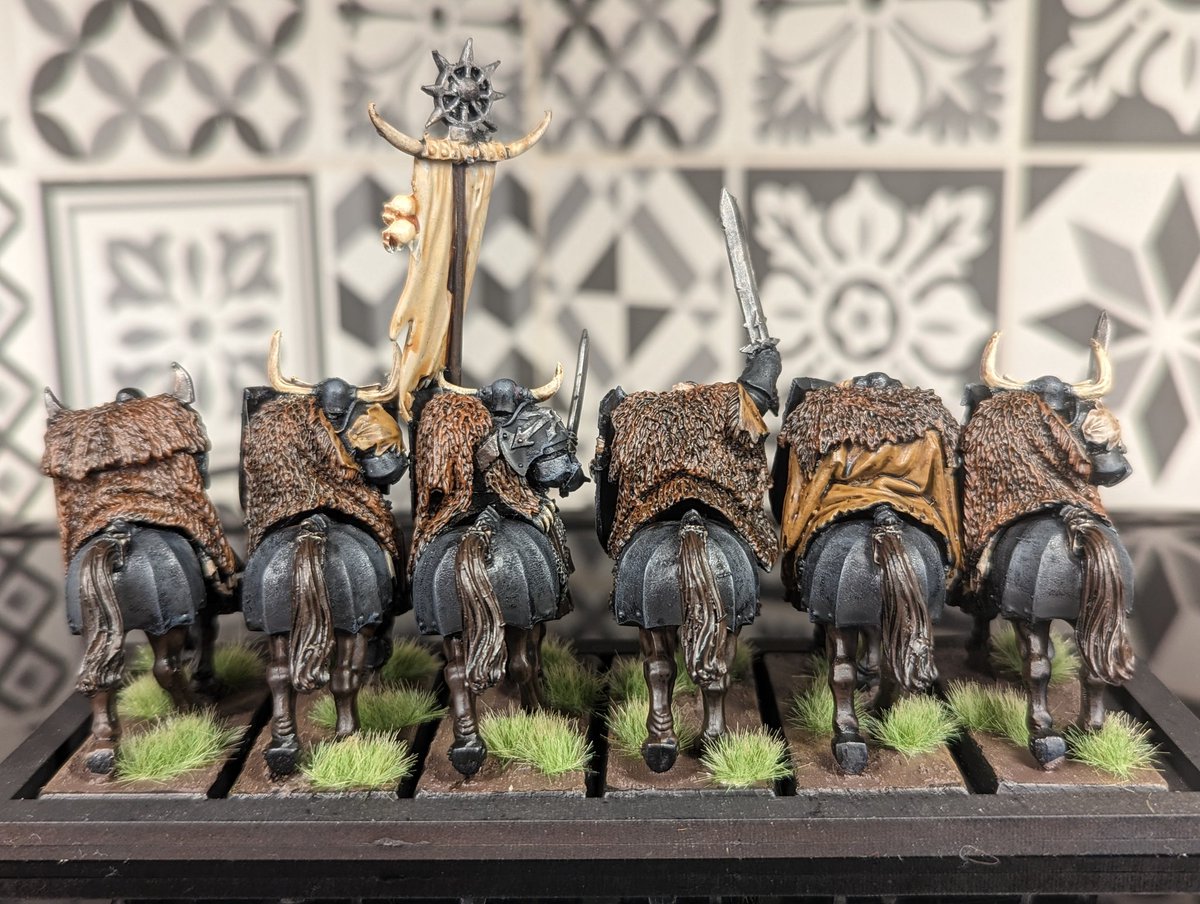 van_von_vulkvan's tweet photo. Also finished painting this regiment the other day for my 6th edition Hordes of Chaos army. 

The greatest Chaos knight sculpts ever?

 I'd argue that they are! 

#WarhammerCommunity 
#warhammerfantasy 
#warriorsofchaos
#hordesofchaos https://t.co/4y0Az7wxMw