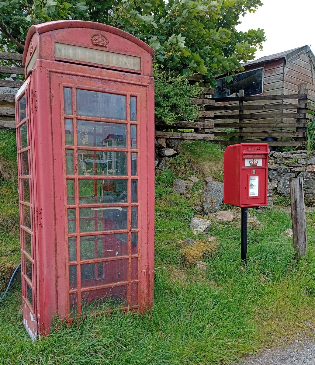 #postboxsaturday 
#Telephonebox
#Outerhebrides
2-4-1 today, the telephone in the box is in full working order!
Bhaltos, Isle of Lewis.