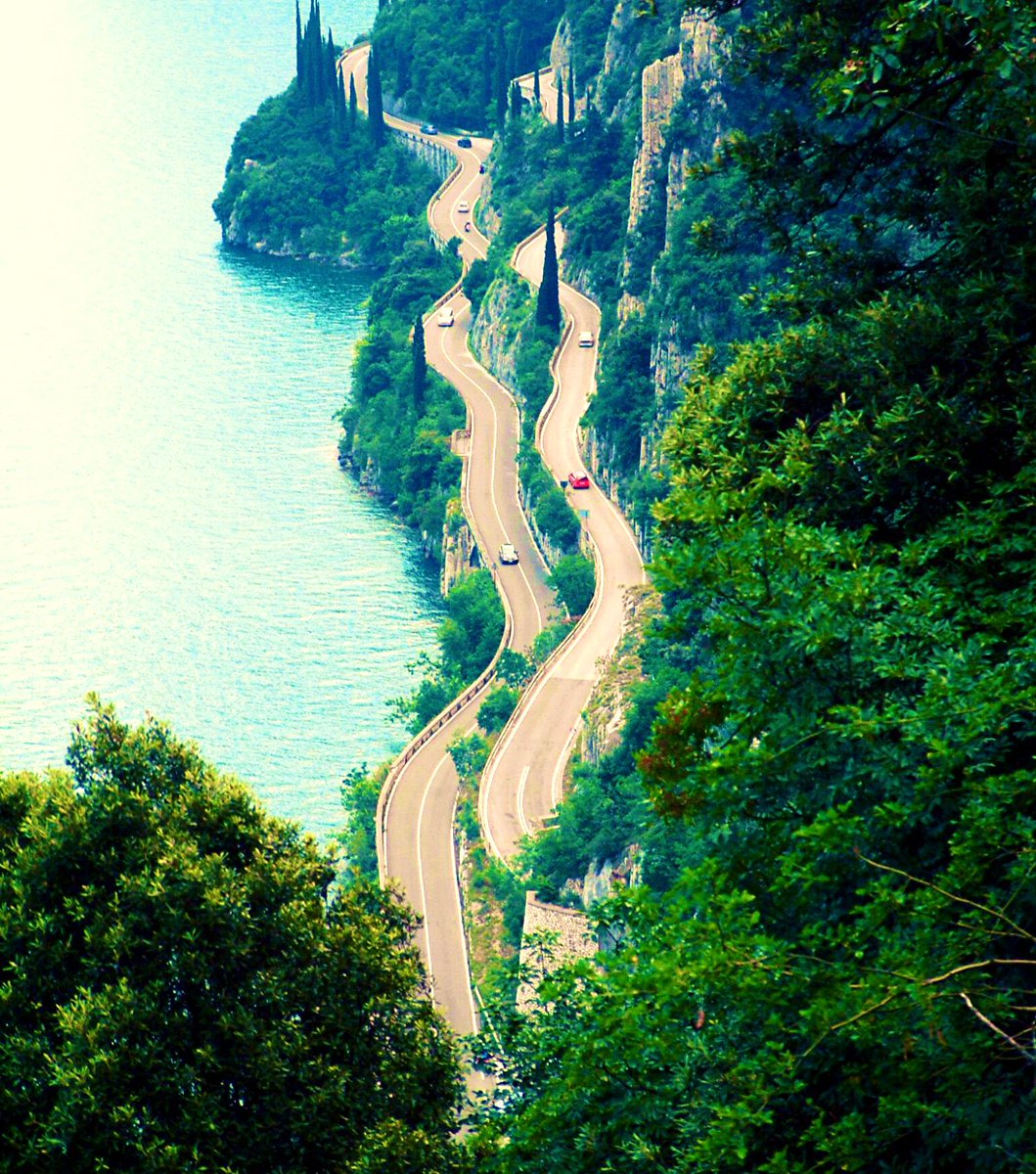 Scuolazzurri1's tweet photo. MERAVIGLIOSI PANORAMI STRADALI _MARVELOUS ROAD LANDSCAPES: STRADA DELLA FORRA, BRESCIA 🇮🇹 https://t.co/qfzvTv3Udj
.
.
#forra #garda #landscapes #summer2023 #beach #sun #sand #italianbeach #italy #italianstyle #amazingplaces #beautiful #turism #scuolazzurri #picoftheday https://t.co/3luEN7J8CL