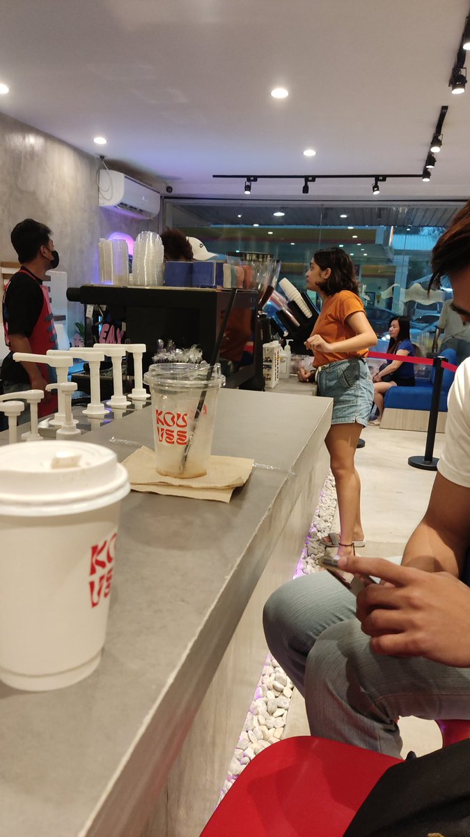 divo_krishna's tweet photo. Sing ngidang mulih. Filipin angin topan teros https://t.co/pMrWlPlh48