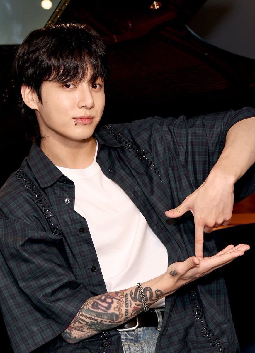 Daily_JKUpdate's tweet photo. SEVEN IS COMING 🔜

#SevenIsComing #SevenReComeBack https://t.co/r6JrJevCk0