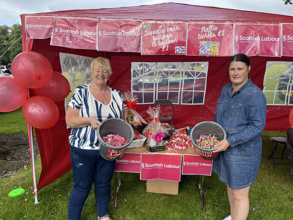 michelles12's tweet photo. All ready for the Pipe Band Championships in Levengrove Park today @jackiebmsp @LizRuine @MartinRooney9 @GSJohal85 @Labour_Douglas @cbankmlngavclp @ClpDumbarton https://t.co/3cucklshCP