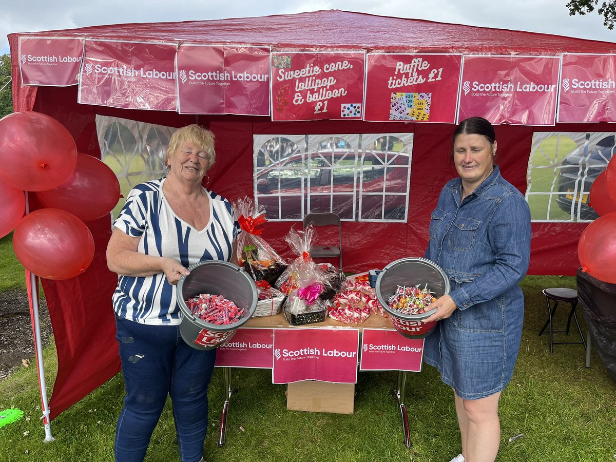 michelles12's tweet photo. All ready for the Pipe Band Championships in Levengrove Park today @jackiebmsp @LizRuine @MartinRooney9 @GSJohal85 @Labour_Douglas @cbankmlngavclp @ClpDumbarton https://t.co/3cucklshCP