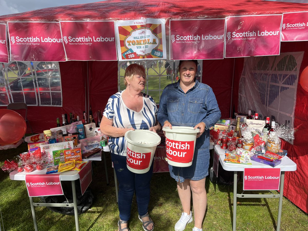 michelles12's tweet photo. All ready for the Pipe Band Championships in Levengrove Park today @jackiebmsp @LizRuine @MartinRooney9 @GSJohal85 @Labour_Douglas @cbankmlngavclp @ClpDumbarton https://t.co/3cucklshCP