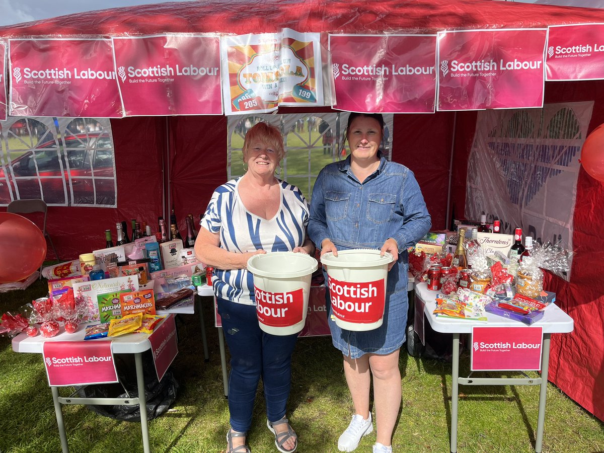 michelles12's tweet photo. All ready for the Pipe Band Championships in Levengrove Park today @jackiebmsp @LizRuine @MartinRooney9 @GSJohal85 @Labour_Douglas @cbankmlngavclp @ClpDumbarton https://t.co/3cucklshCP