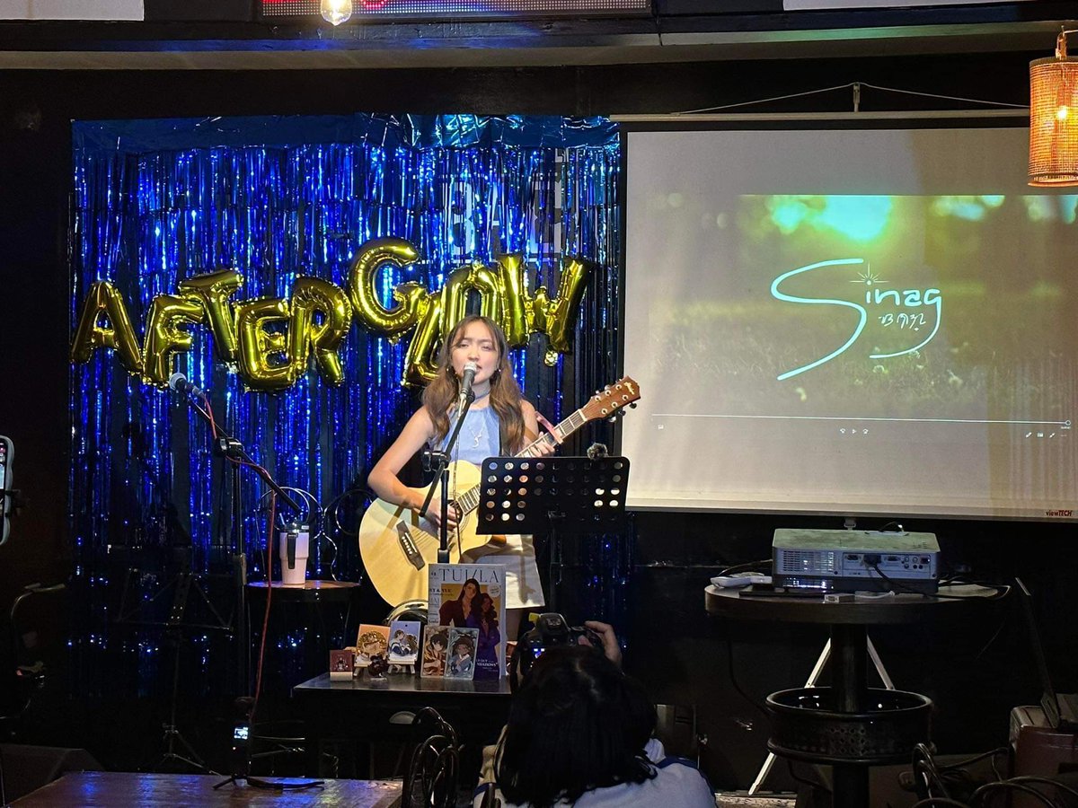 ZutaraOPM's tweet photo. @akingsinag now playing an original song, Paulit-ulit! ♥️ 

#ZKAnnivGig #ZutaraOPM #Zutara https://t.co/p8mp2ldJt1