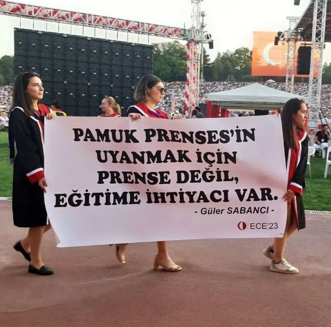 Gördüğüm en güzel pankart olabilir  😍