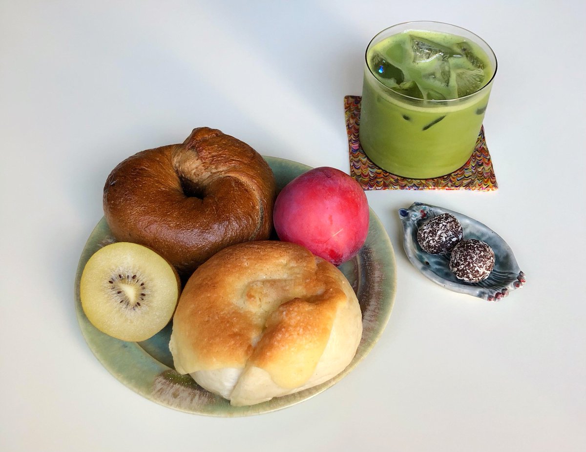 kayu_foodtwt's tweet photo. evening snacks🍵🌅

coffee chocolate &amp; crusted sugar butter bagel🧈🥯 https://t.co/LgrszO10xp