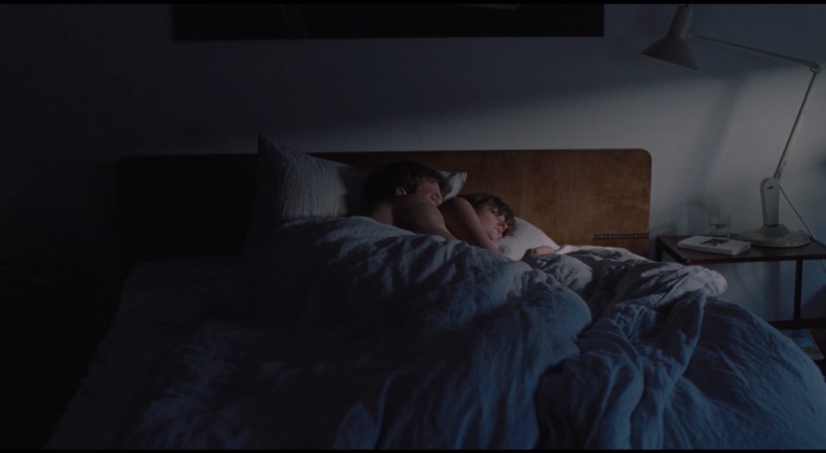 Amiguis, dirijo un corto en Madrid la semana del 21 de agosto y busco casa para rodarlo 🤲🏼. Es remunerado 👛 🫰🏼. Si alguien quiere sacarse un dinerito y de paso ayudar a esta joven cineasta en apuros, escribidme please. Y si no hacedme RT porfi. Gracias 🩵