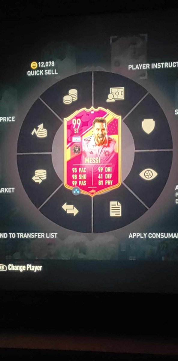 Kizzyhoops95's tweet photo. @FIFA22_INFO I was lucky last night, tradable as well from SBCs https://t.co/67p62K63HC