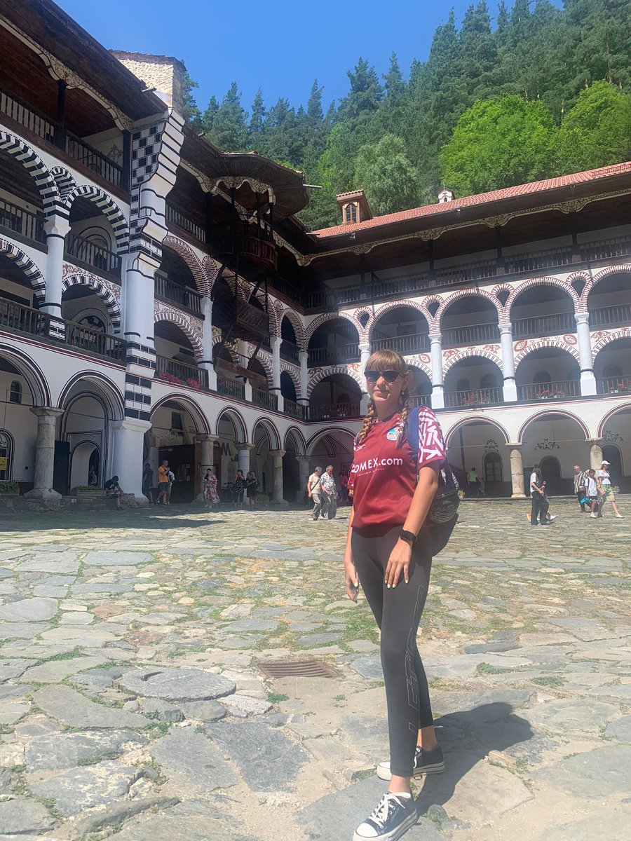 Aandreeaa___4's tweet photo. Paseando al @SalamancacfUDS por Bulgaria https://t.co/G24JNcROlv