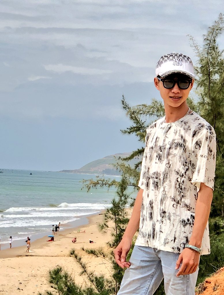 toomo3979's tweet photo. Biển xanh, mây trắng, nắng vàng
Ăn cua, ăn ghẹ, chẳng bằg ăn nhau
#phanthiet
#chillvshomei https://t.co/J0msohdQQu